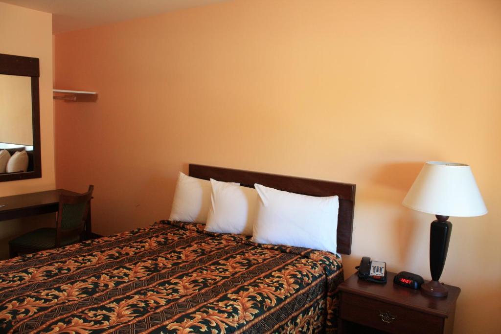 Gold Trail Motor Lodge Placerville Room photo